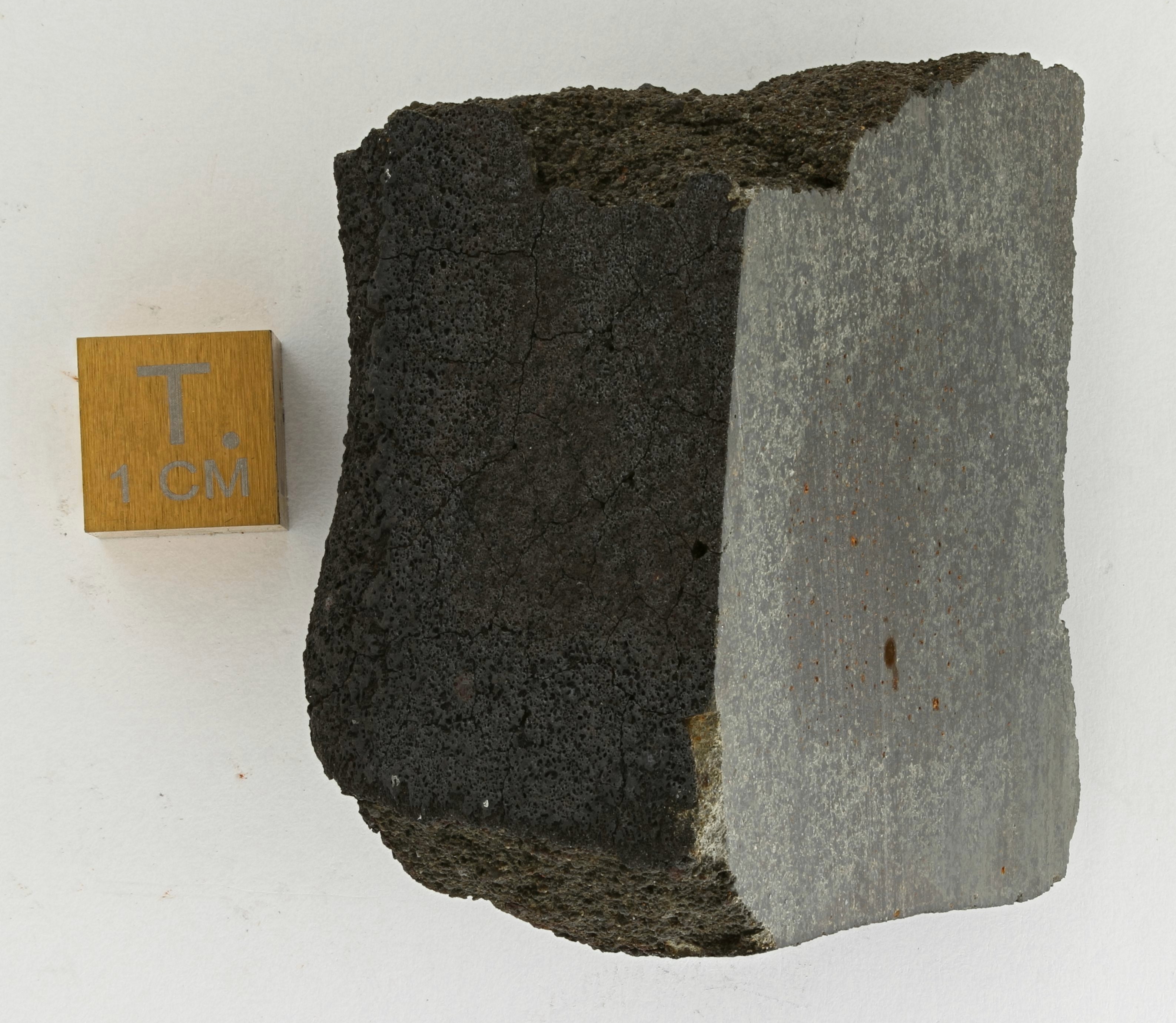 A19006-2.jpg