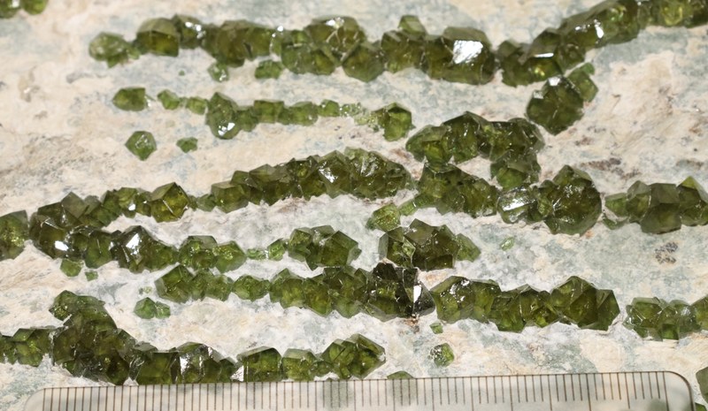 RG0090 Andradite b.JPG