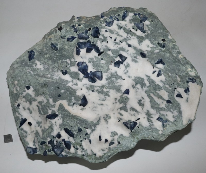 RG0210 Benitoite Neptunite.JPG