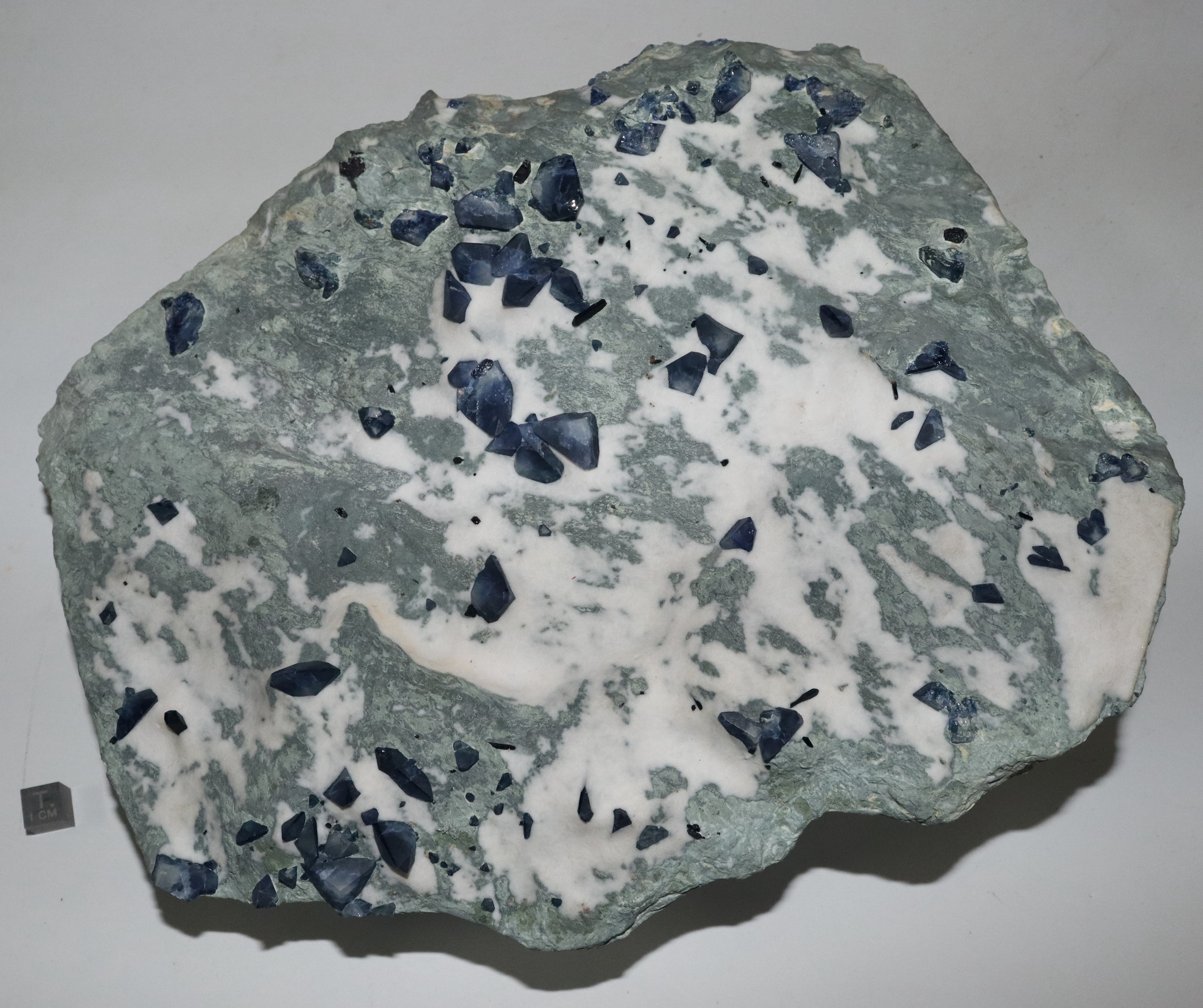 RG0210 Benitoite Neptunite.JPG