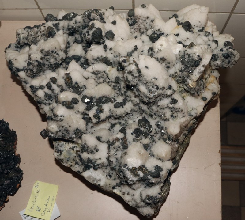 RG0213 Tetrahedrite - Tennantite.JPG