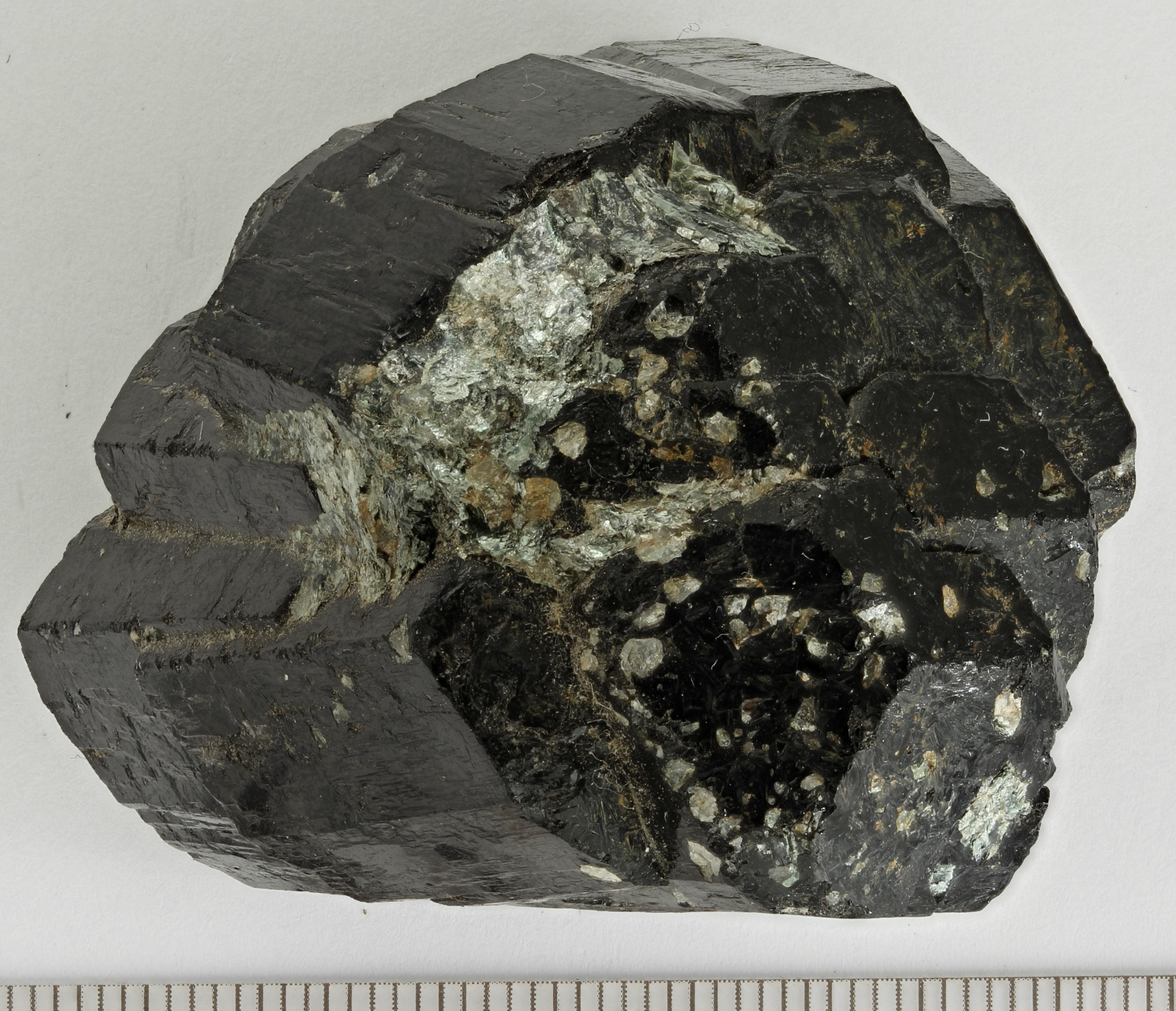 RG0235 Tourmaline.jpg