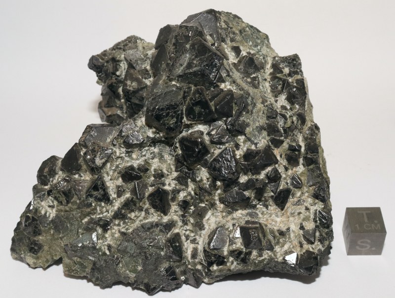 RG0270 Magnetite.JPG
