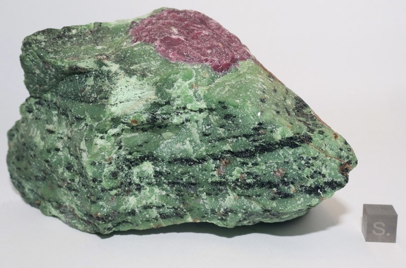 RG0271 Corundum Rubis.JPG