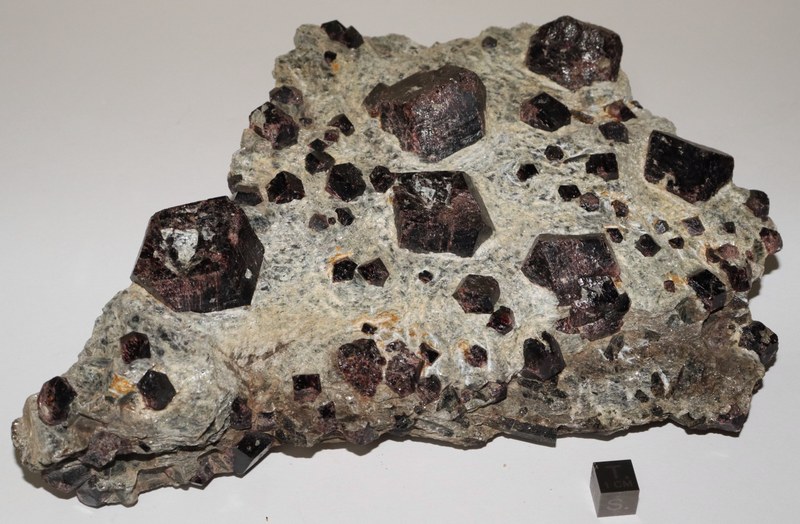RG0300 Almandine.JPG