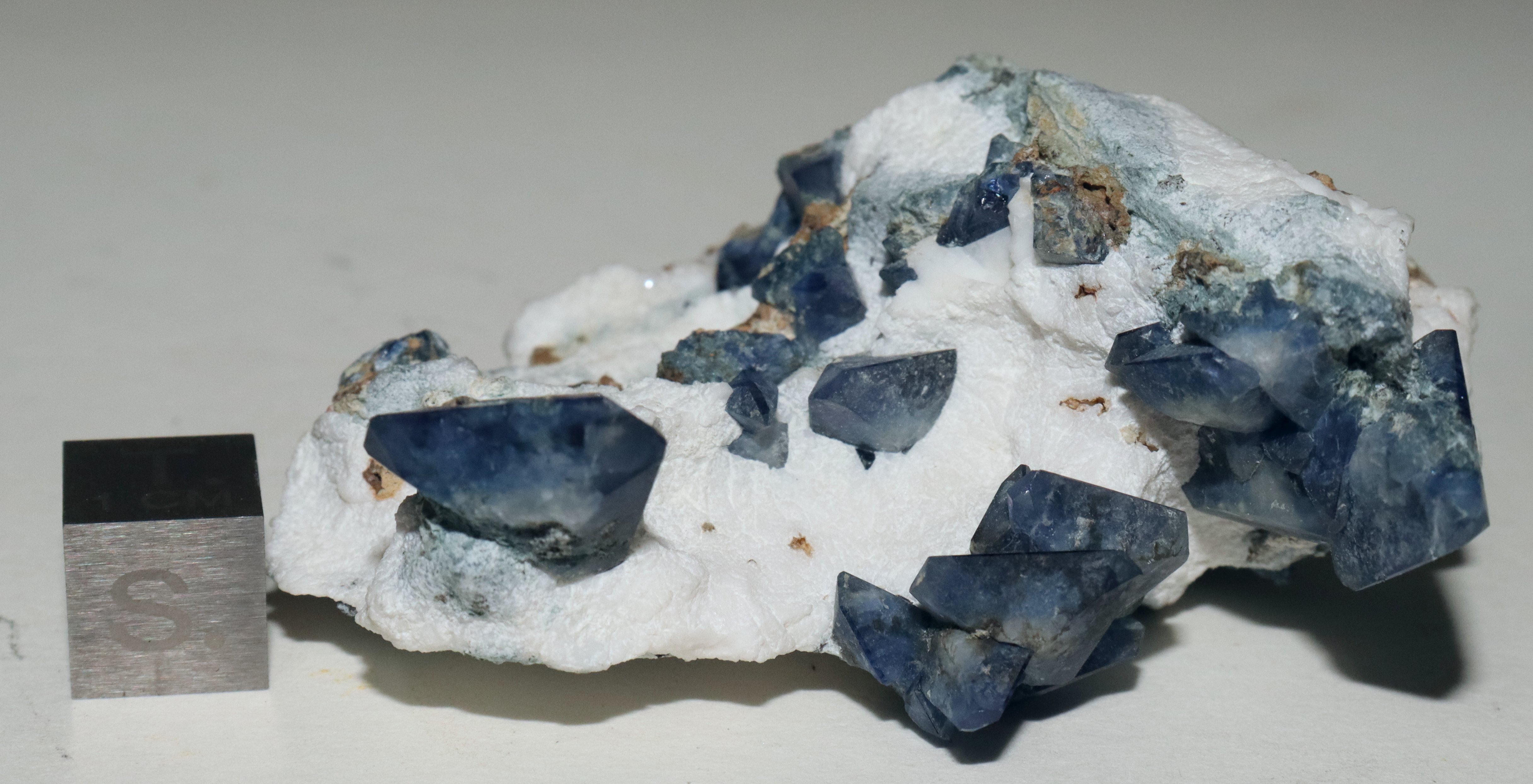 RG0377 Benitoite.JPG