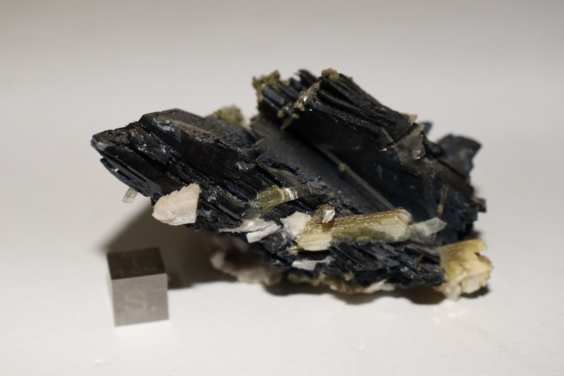 RG0456 Ludlamite Vivianite Eosphorite.JPG