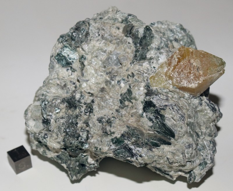 RG0481 Scheelite.JPG