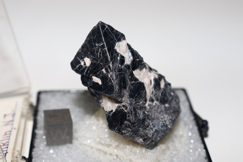 RG0499 Franklinite Calcite.JPG
