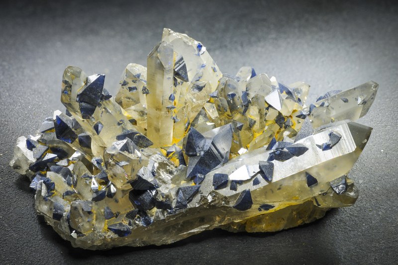 RG0504 27727.anatase on quartz.jpg