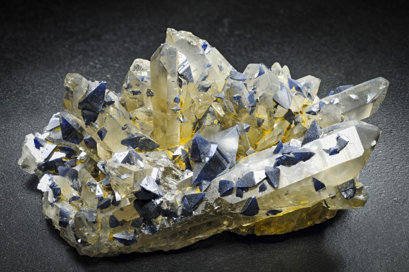 RG0504 27728.anatase on quartz.jpg