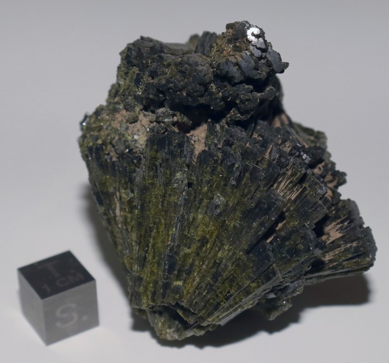 RG0505 Epidote.JPG