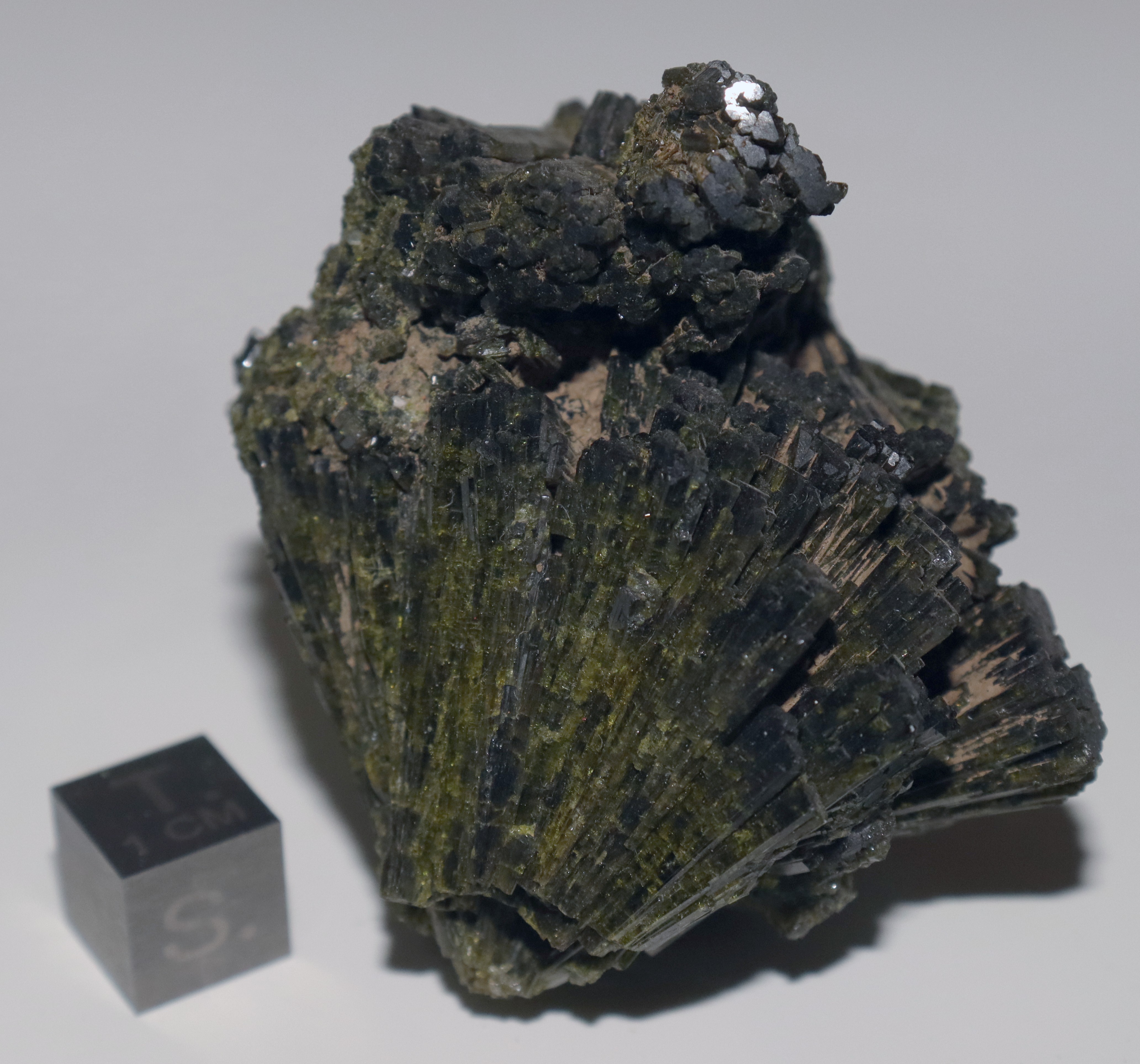 RG0505 Epidote.JPG