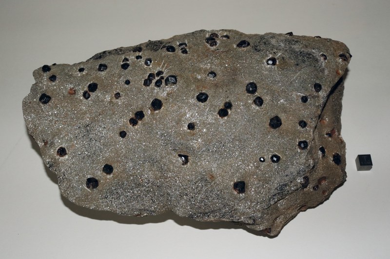 RG0529 Garnet Group.JPG