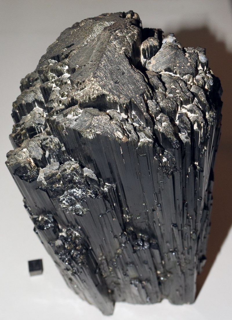 RG0565 Tourmaline Group (1).JPG