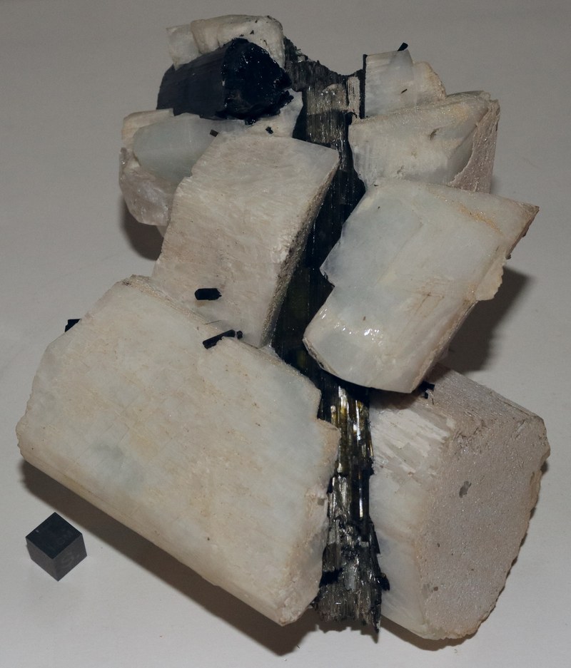RG0600 (1) Tourmaline.JPG