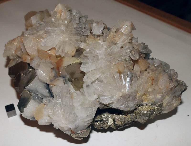 RG0621 (3) Albite.JPG