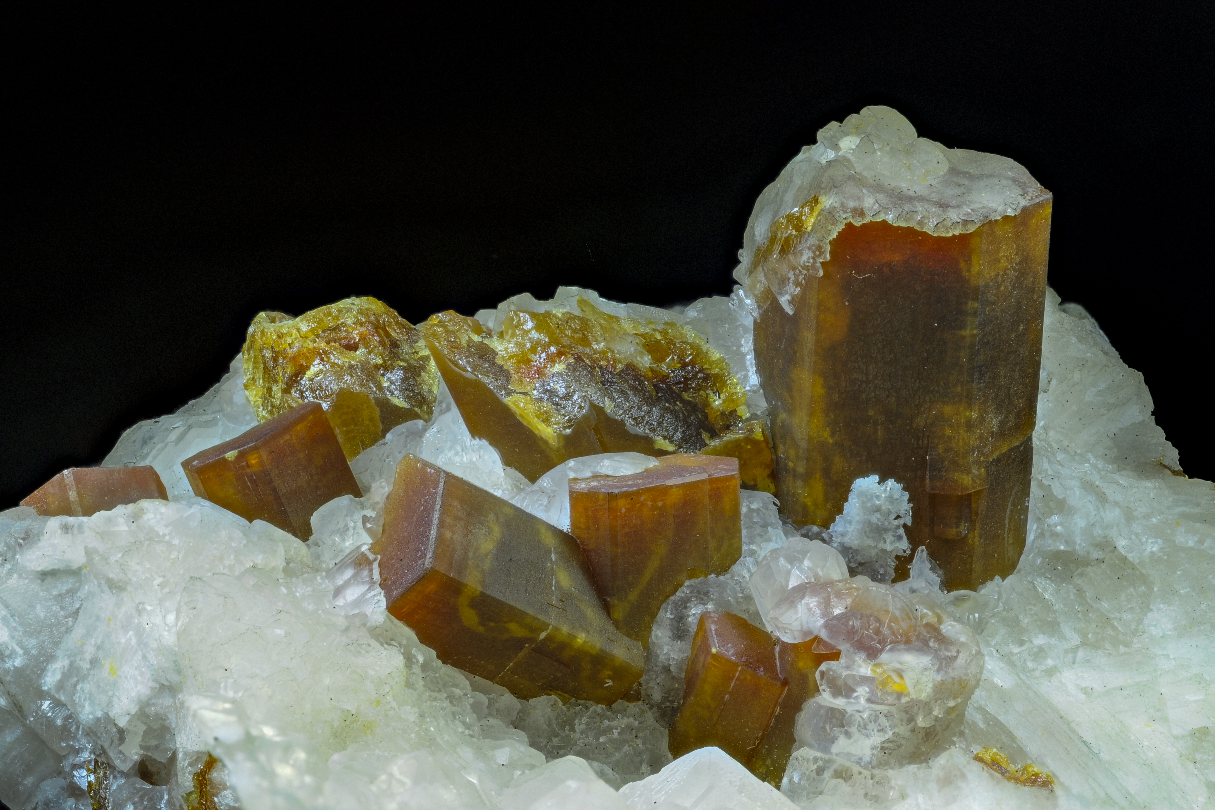 RG0692 27930 Vanadinite BB 37.jpg