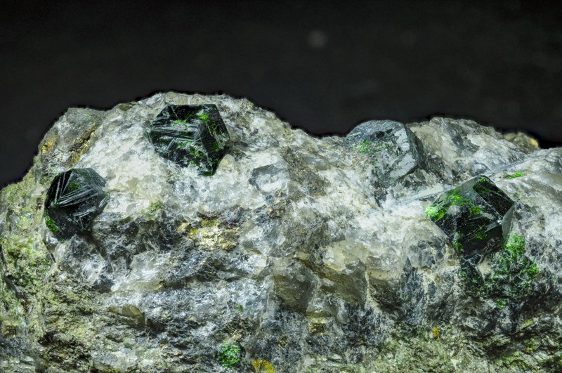 RG0708 27925 Uvarovite.jpg