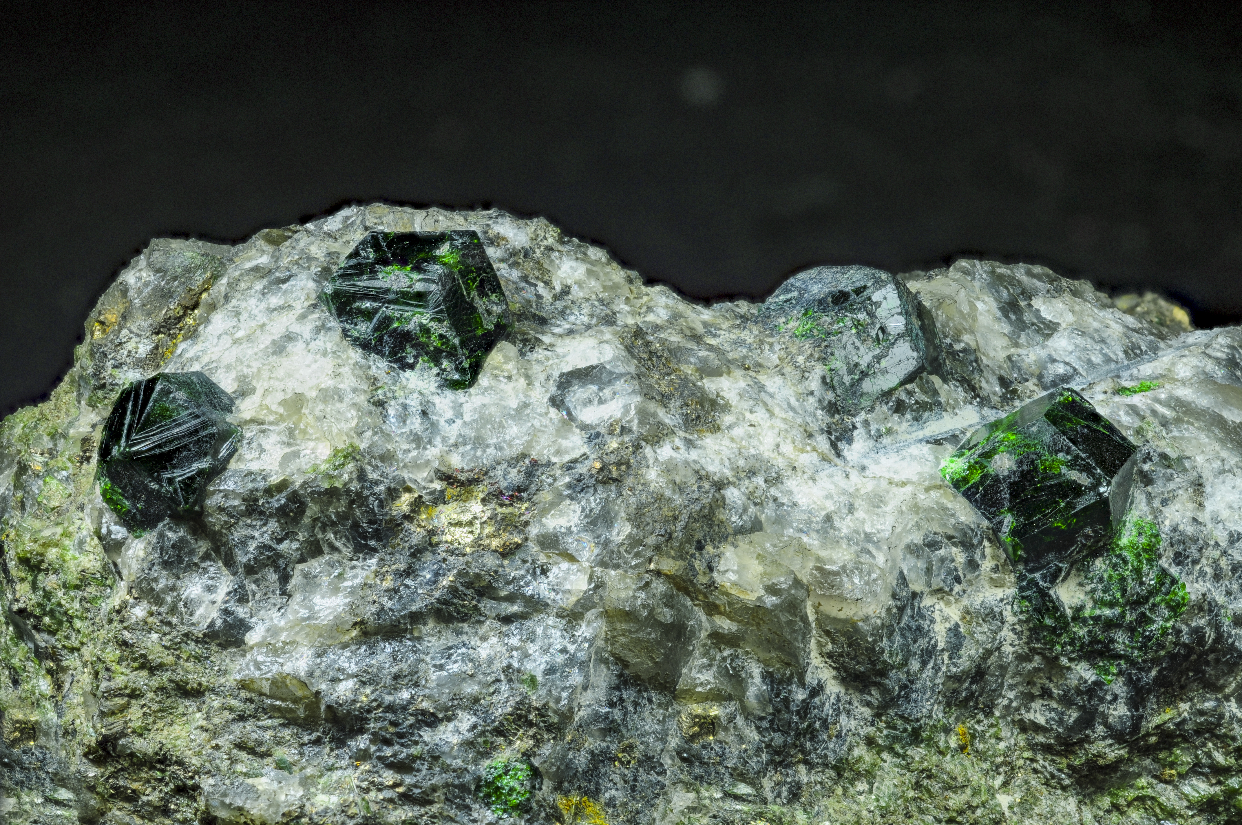 RG0708 27925 Uvarovite.jpg