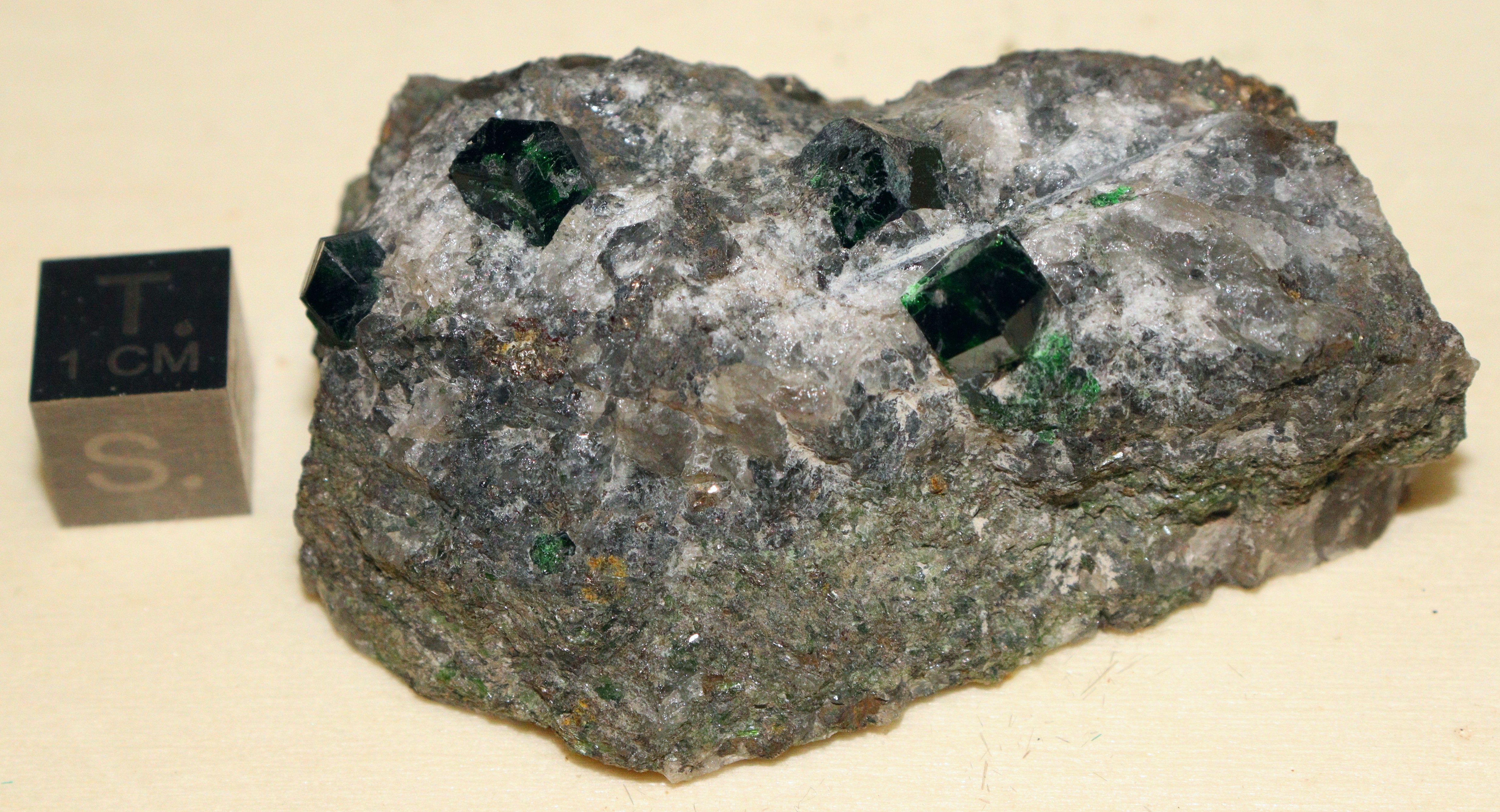 RG0708 Uvarovite.JPG