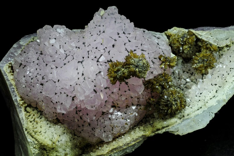 RG0756 27995 Eosphorite on Quartz BB 63.jpg