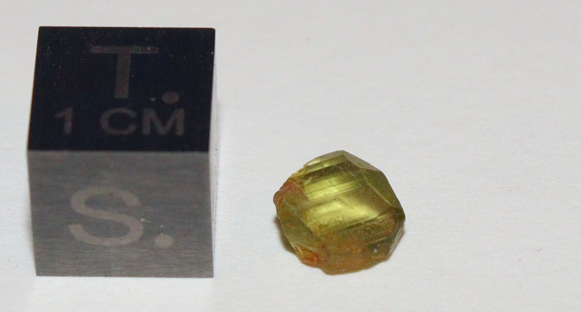 RG0783 Olivine -Peridote-.jpg