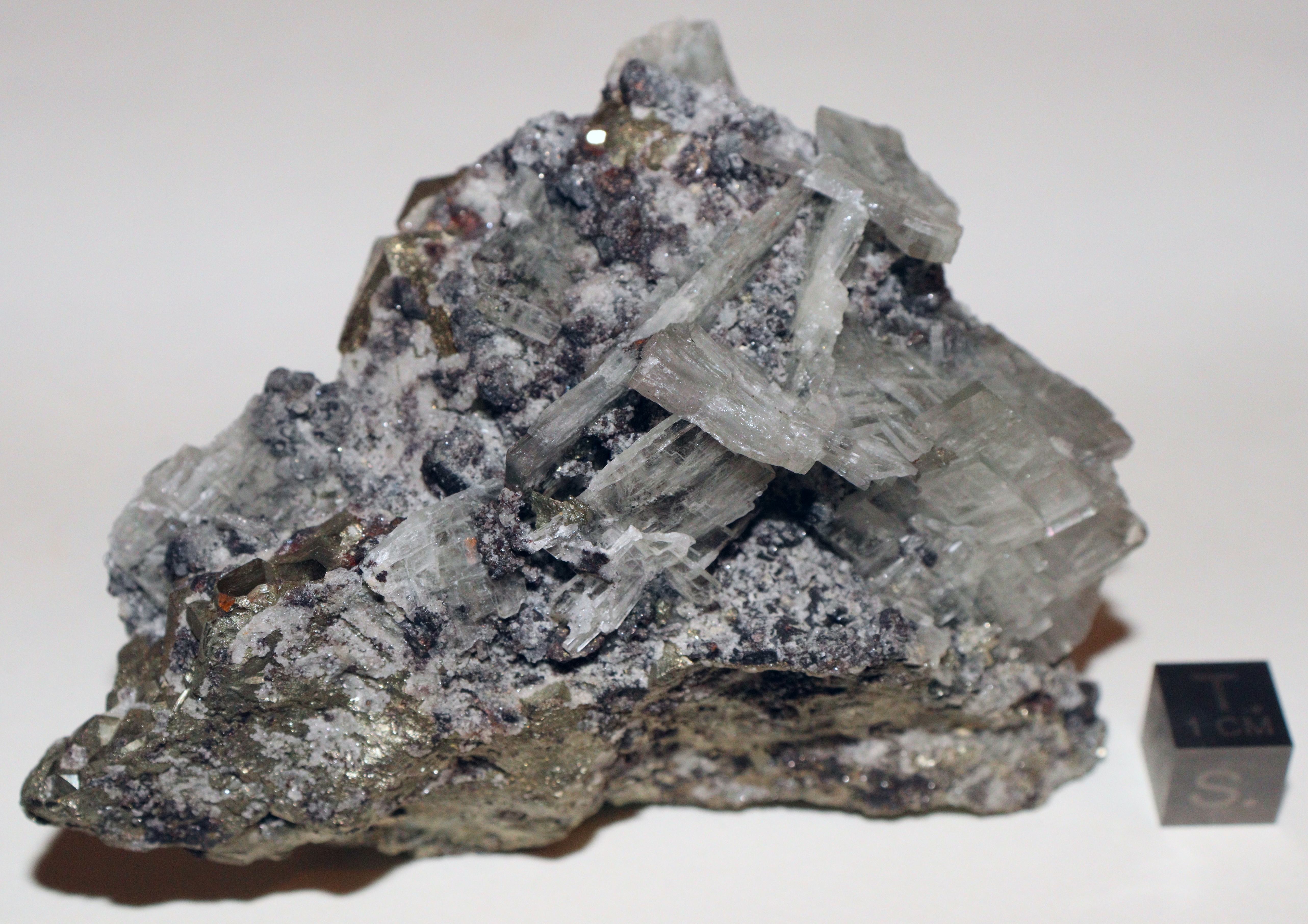 RG0811 Pyrite b.jpg