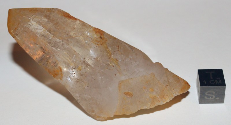 RG0832 Quartz.jpg
