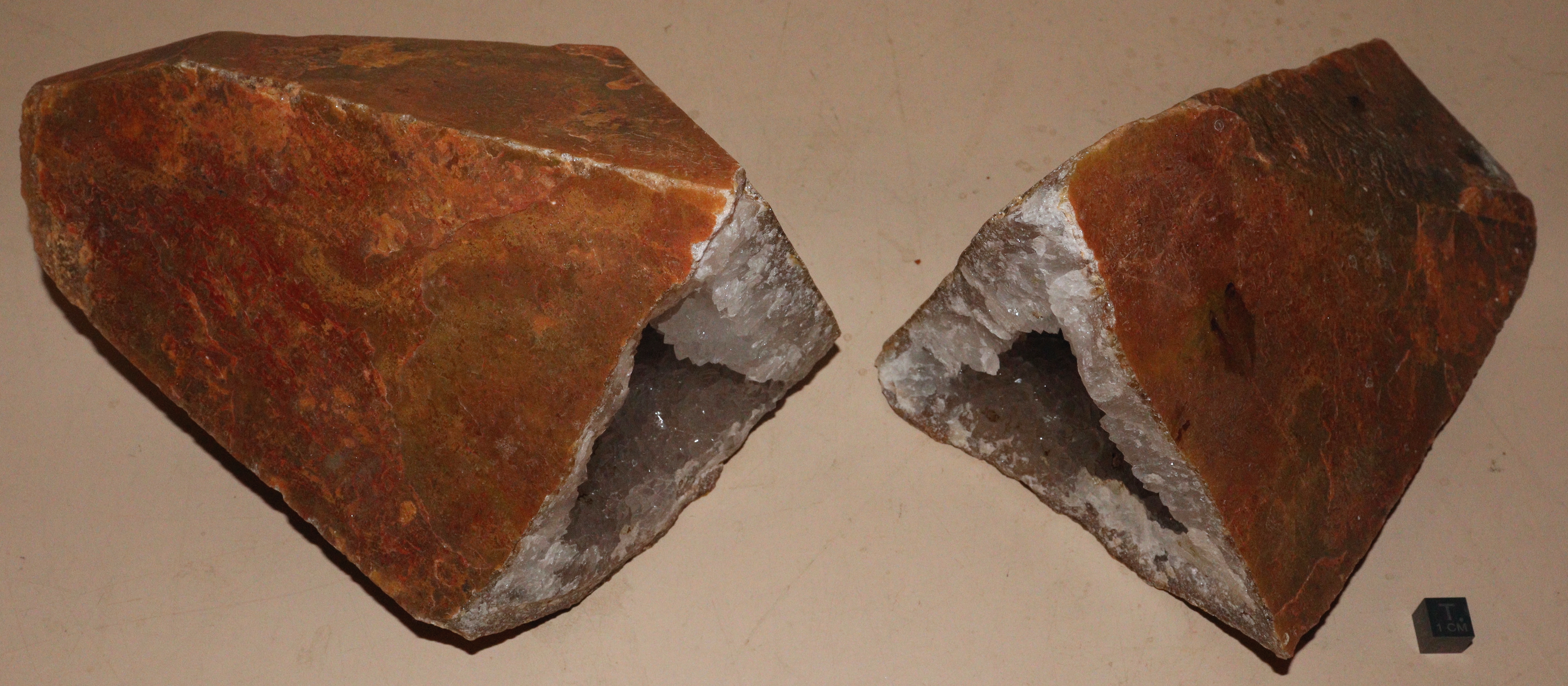 RG0851 Quartz f.jpg