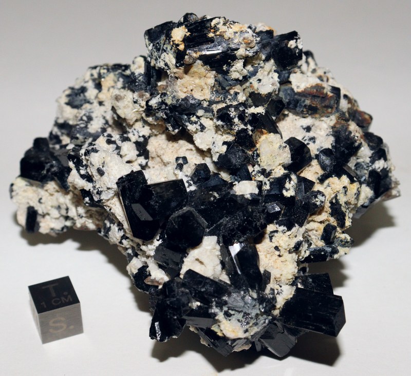 RG0910 Tourmaline.jpg