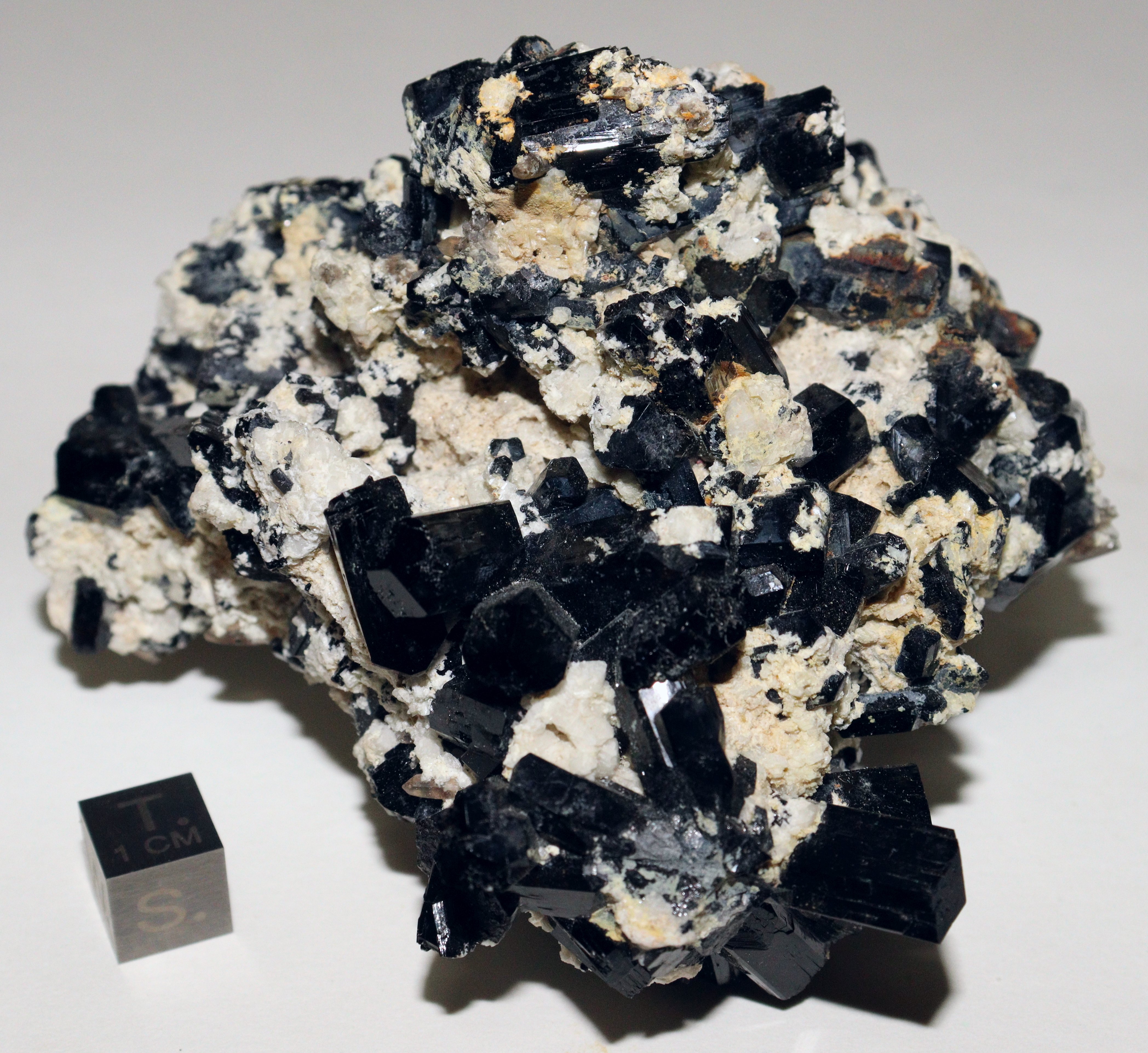 RG0910 Tourmaline.jpg
